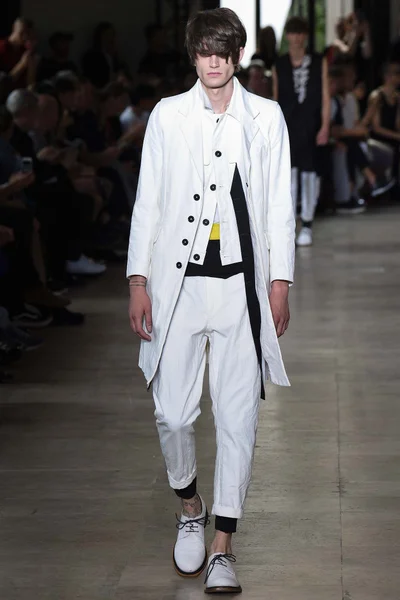 Look 10